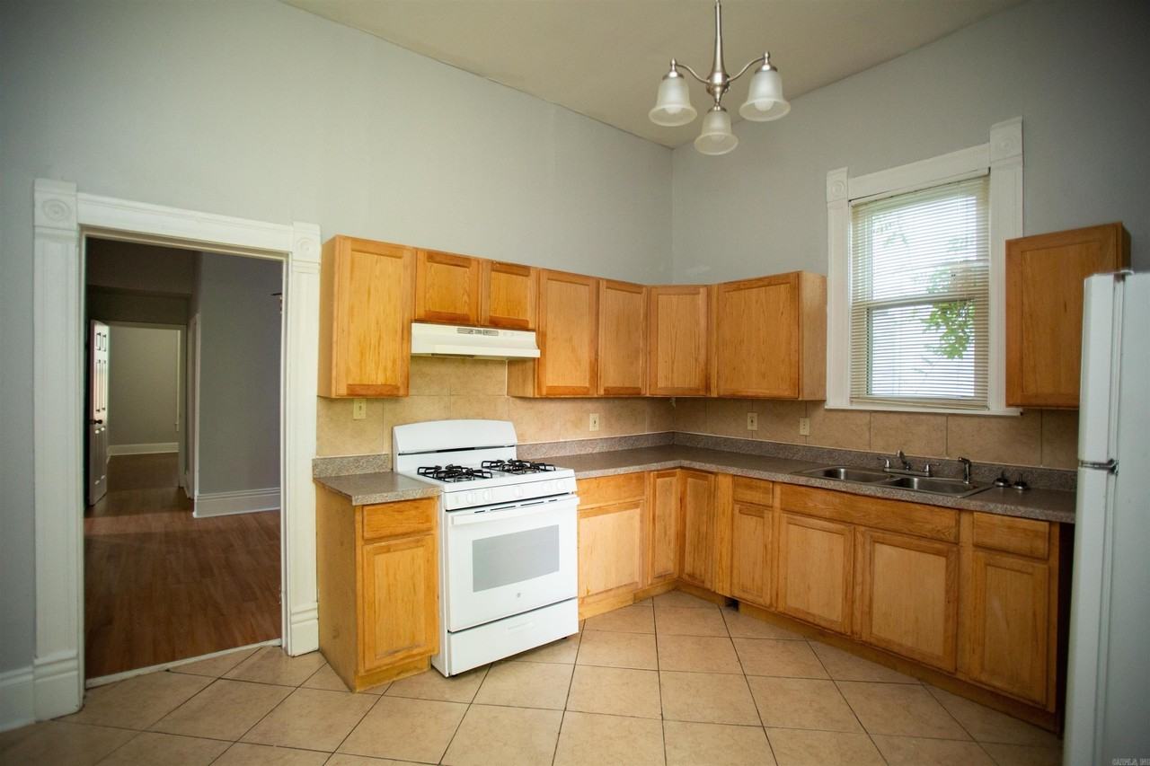 313 W 23rd St - Photo 4 of 18