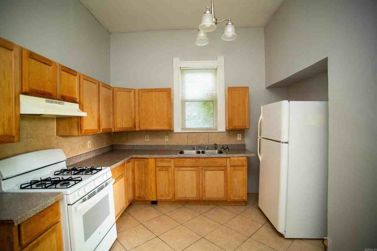 313 W 23rd St - Photo 5 of 18