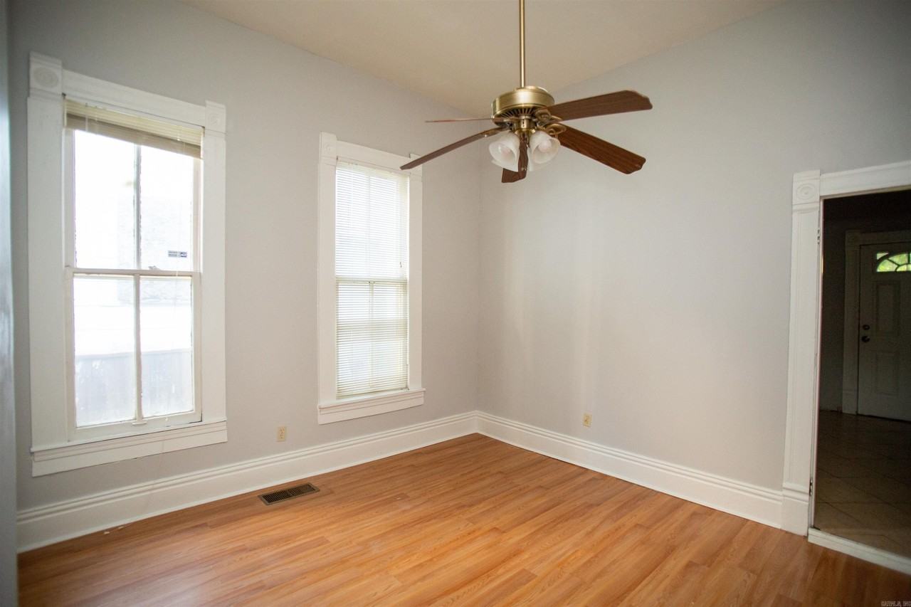 313 W 23rd St - Photo 7 of 18