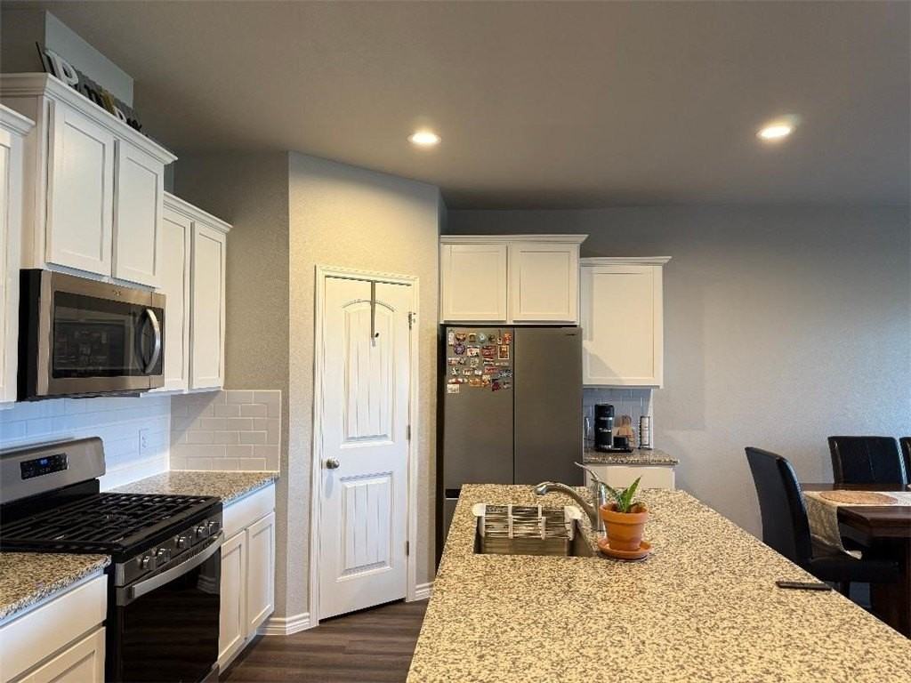 2662 Excelsior Blvd - Photo 6 of 39