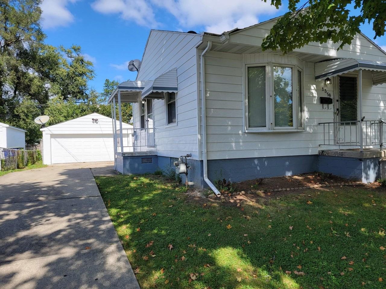 1358 Pauline Ave - Photo 2 of 20