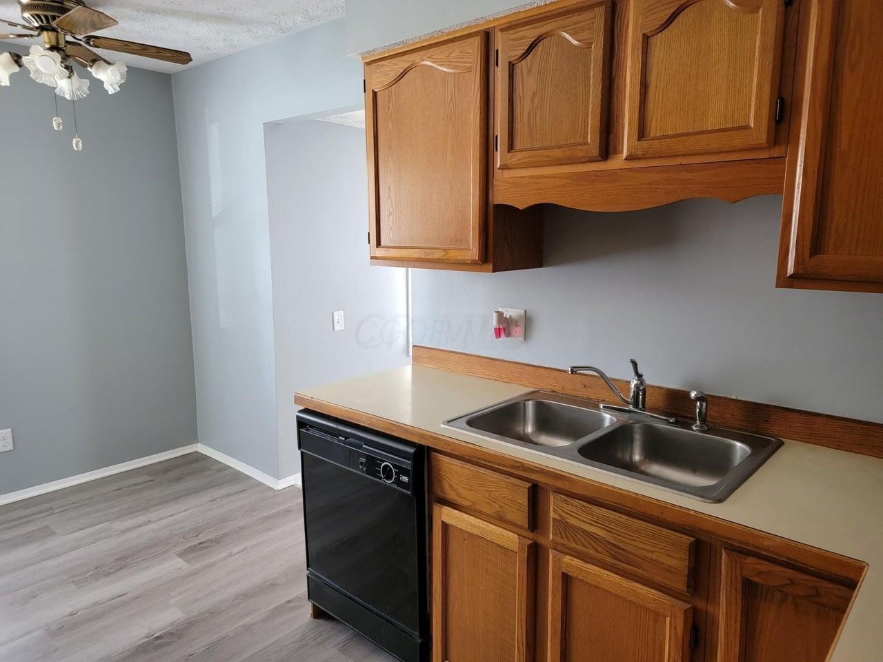 1358 Pauline Ave - Photo 6 of 20