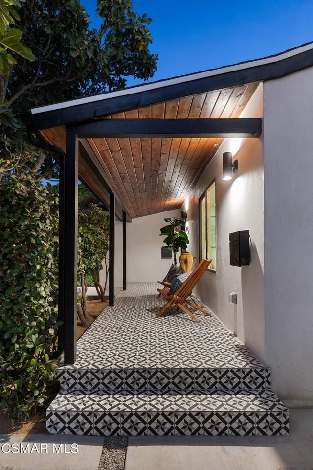 14322 Collins St - Photo 4 of 22