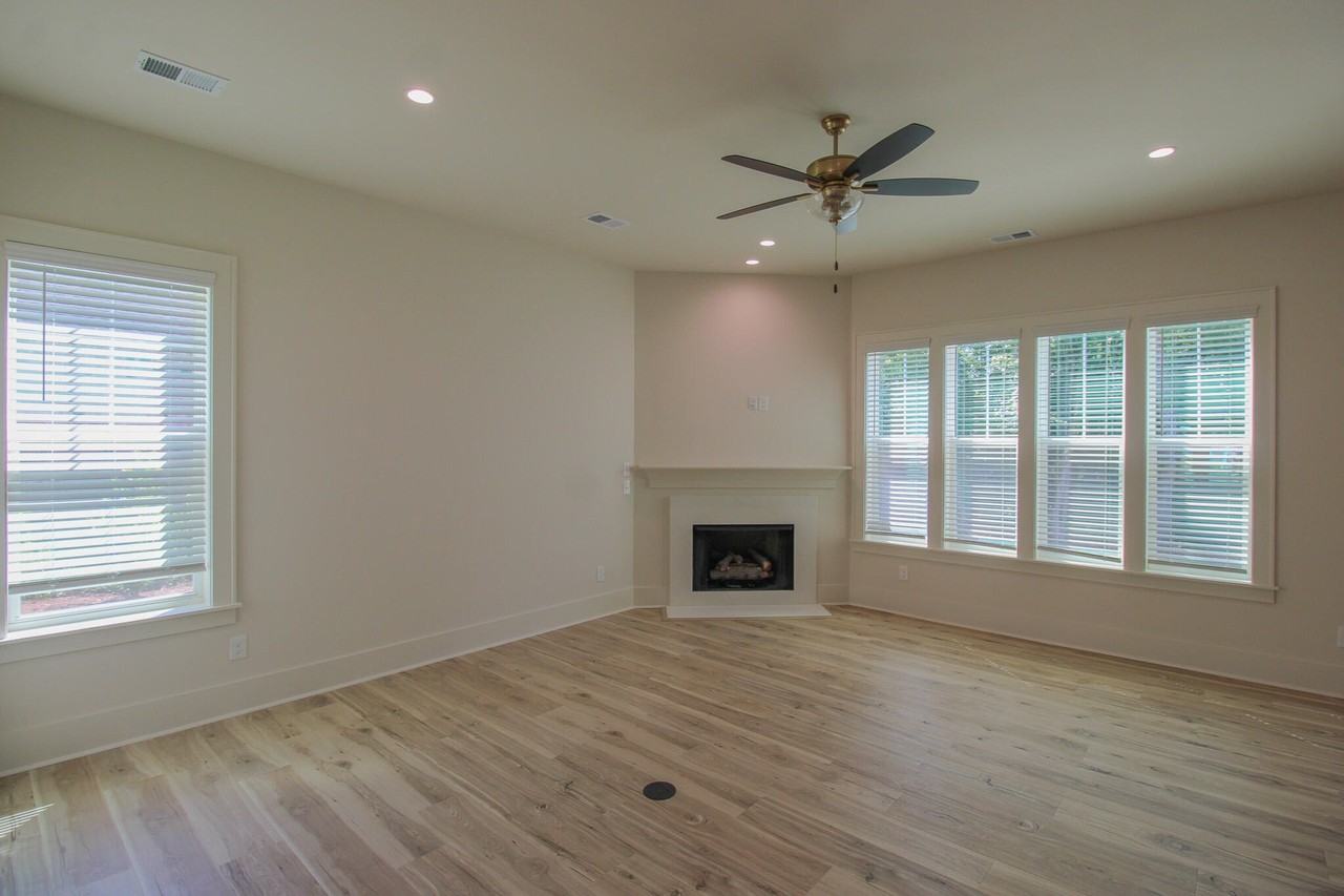 3633 Happyland Blvd - Photo 5 of 43