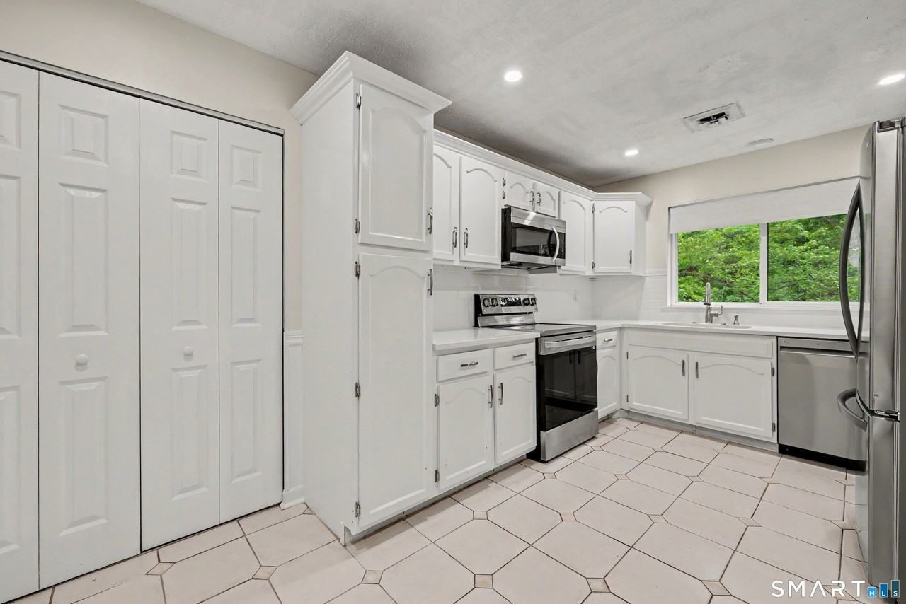 172 Gillies Ln #172 - Photo 3 of 29