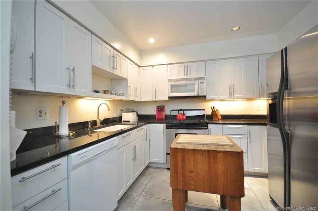 93 Litchfield Ponds Dr #93 - Photo 5 of 40