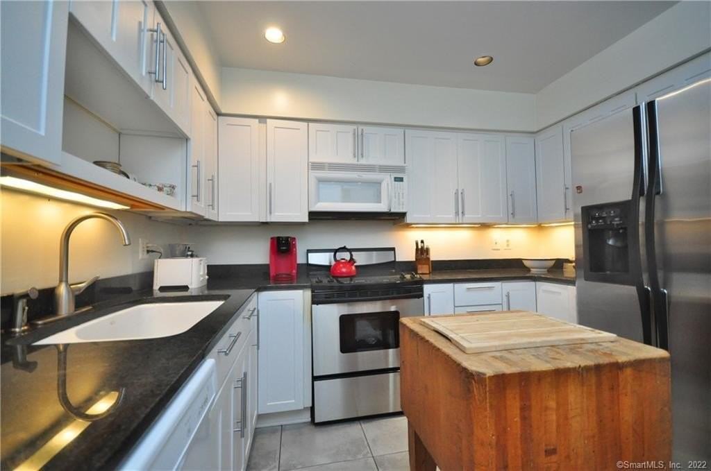 93 Litchfield Ponds Dr #93 - Photo 6 of 40