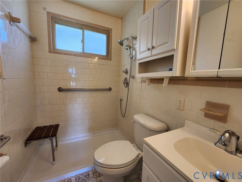 4704 Greenleigh Rd - Photo 6 of 7