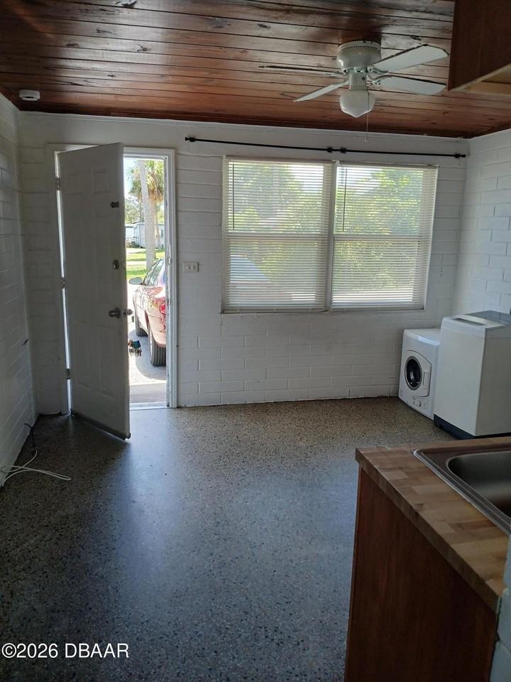 703 S Ridgewood Ave #7 - Photo 3 of 4