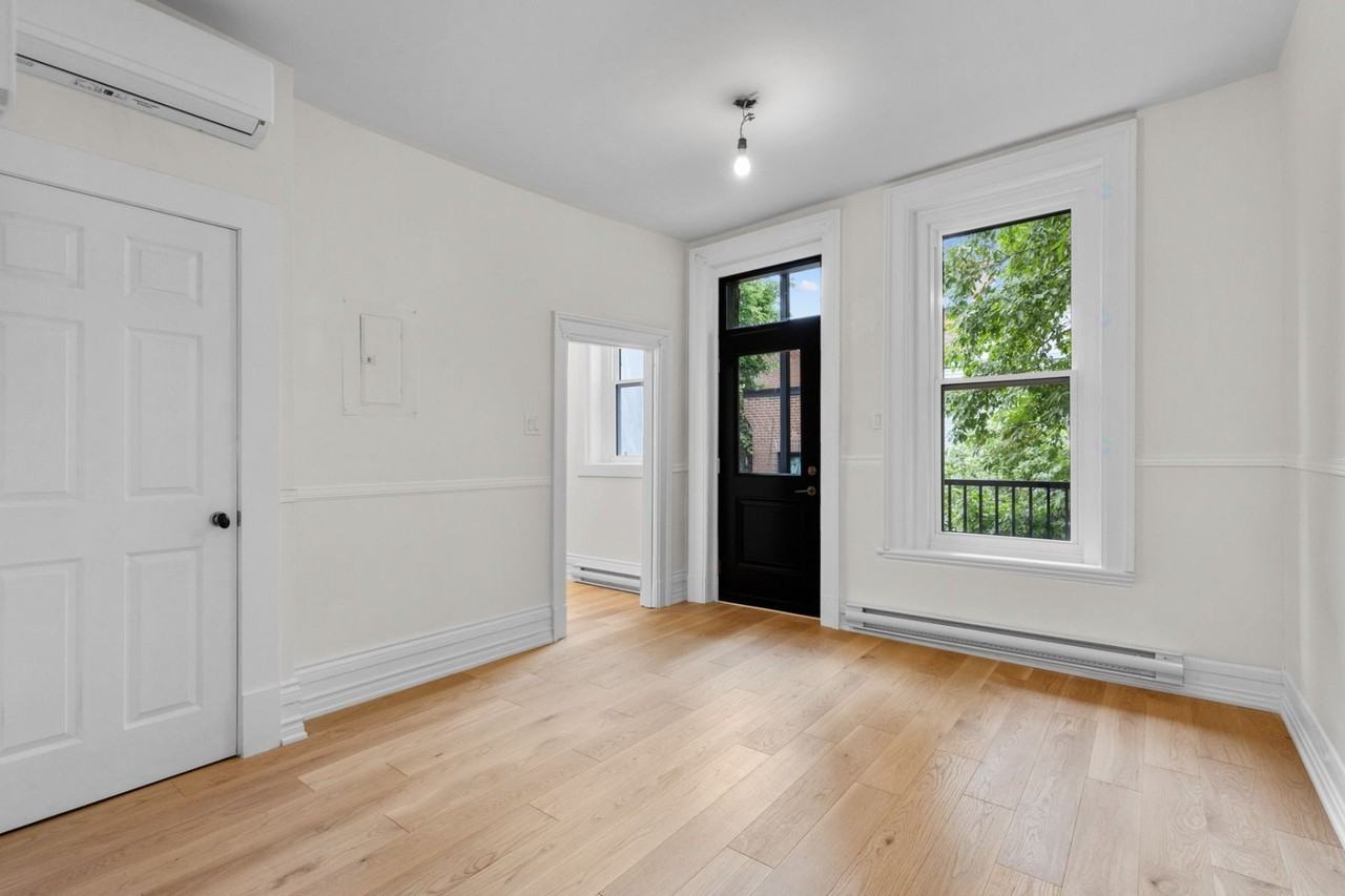 1179 Av Hope - Photo 2 of 11
