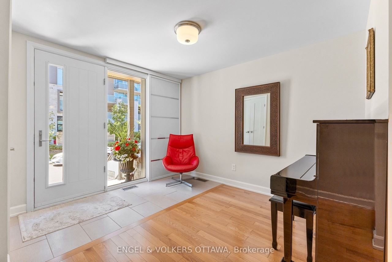 537 De Mazenod Ave - Photo 2 of 28