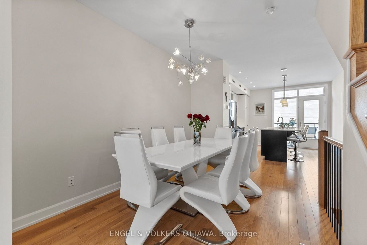 537 De Mazenod Ave - Photo 5 of 28
