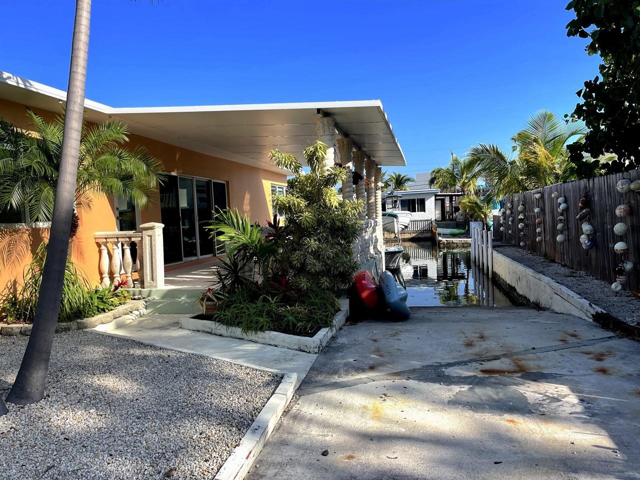 64 Seagate Blvd - Photo 2 of 44