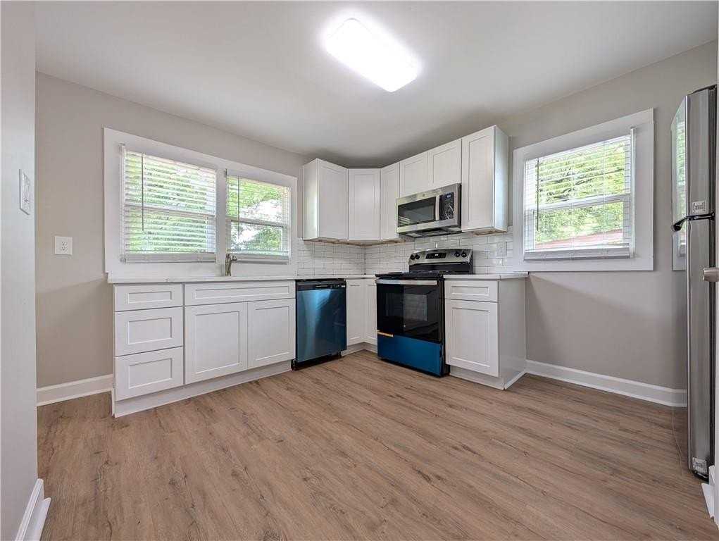1377 Pine Ave - Photo 6 of 22
