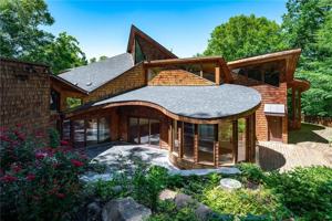 featured image of 120 Laurel Dr Ne