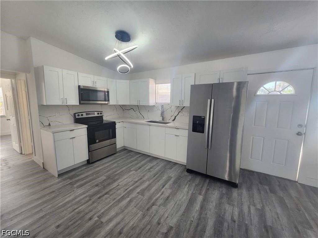 2248 Marina Park Dr - Photo 3 of 13