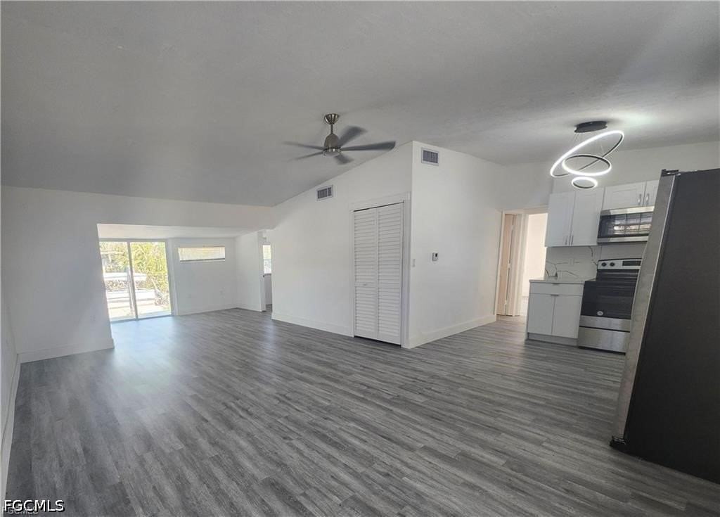2248 Marina Park Dr - Photo 4 of 13