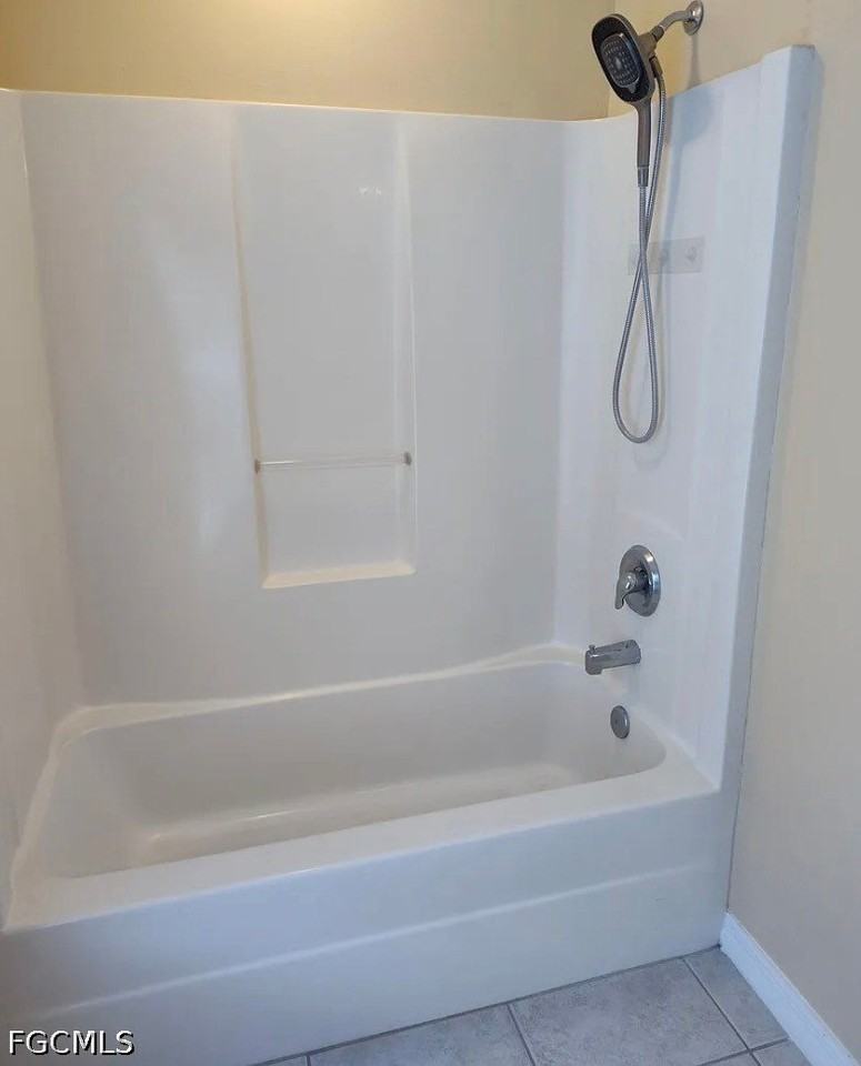 1109 Ne 2nd Pl - Photo 2 of 22