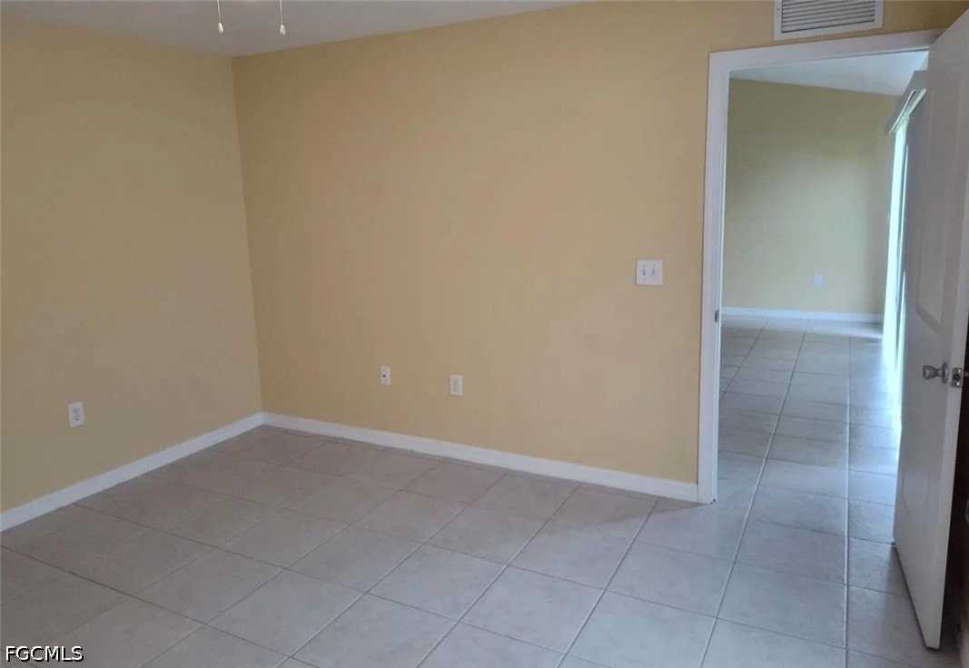 1109 Ne 2nd Pl - Photo 3 of 22