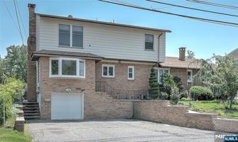 featured image of 33 Fournier Cres