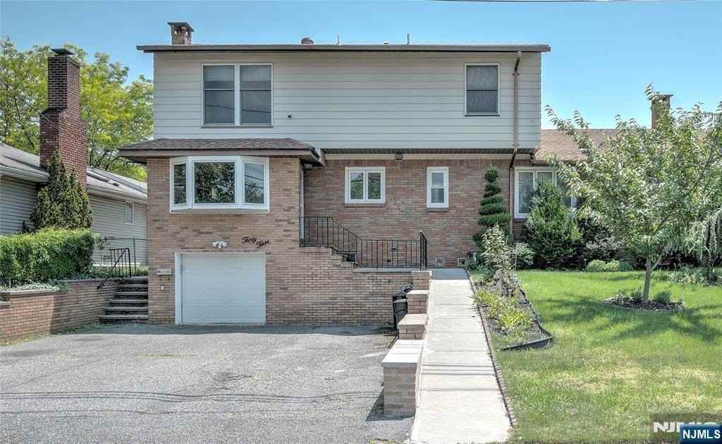 33 Fournier Cres - Photo 2 of 22