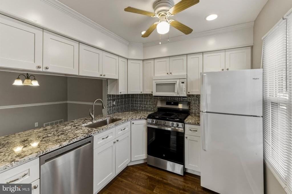 441 Paddock Ct - Photo 3 of 10