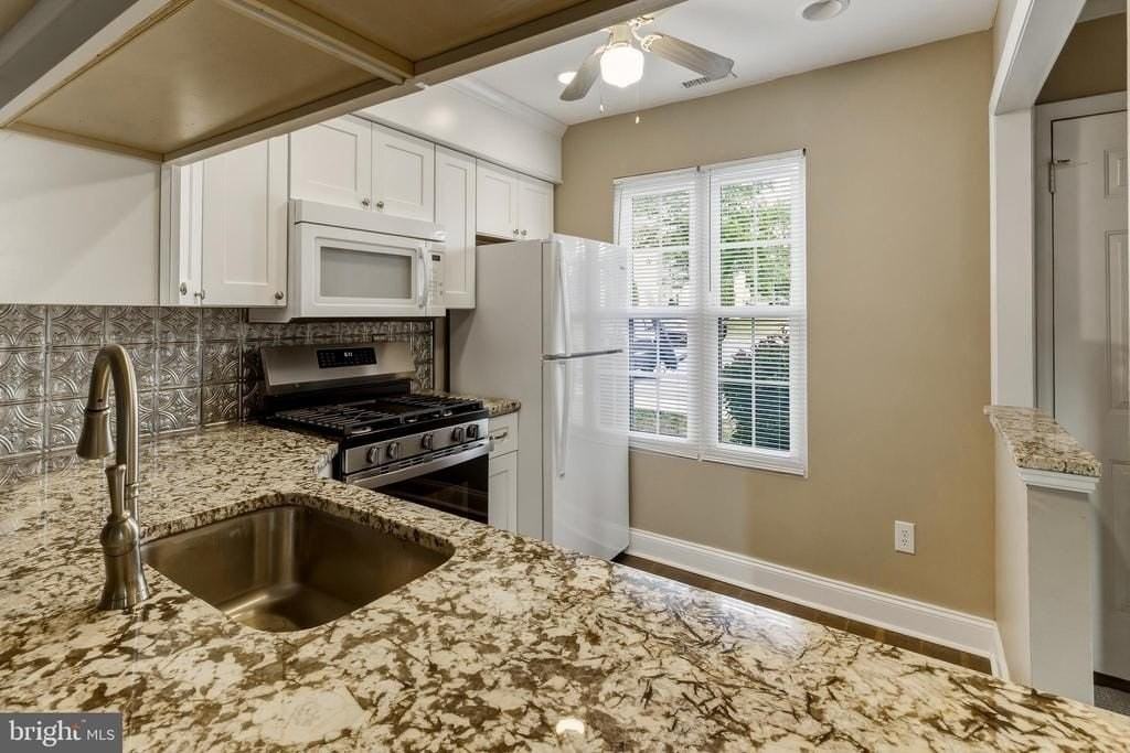 441 Paddock Ct - Photo 4 of 10