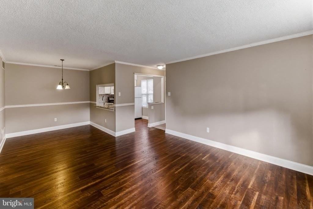 441 Paddock Ct - Photo 6 of 10