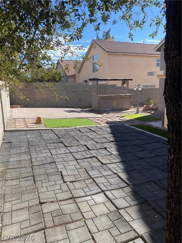 8358 W Rochelle Ave - Photo 3 of 33