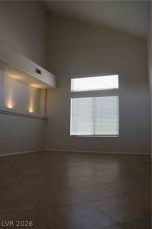 8358 W Rochelle Ave - Photo 6 of 33