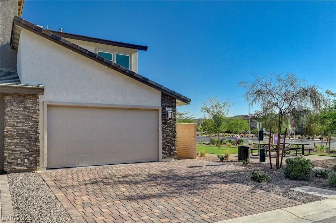 918 Cottonwood Hill Pl - Photo 3 of 47