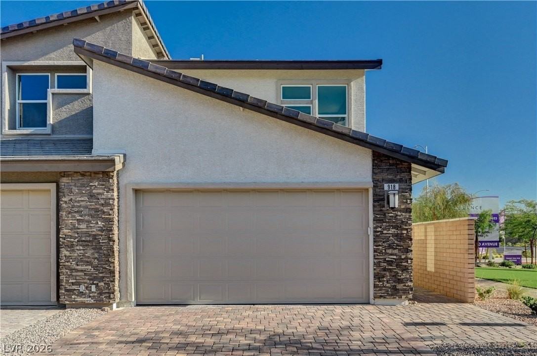 918 Cottonwood Hill Pl - Photo 4 of 47