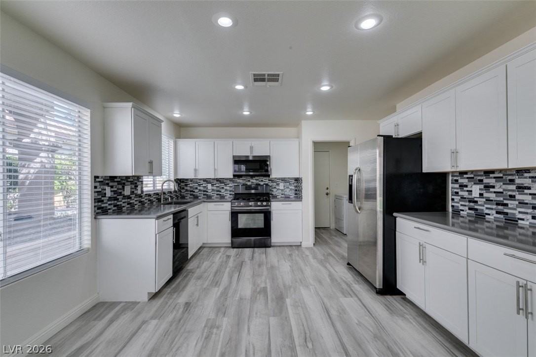 8705 Majestic Pine Ave - Photo 4 of 43