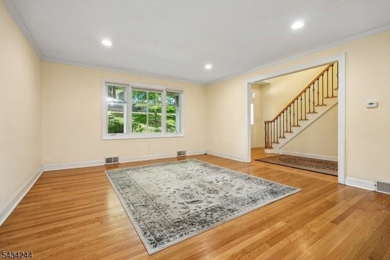 198 Underhill Rd - Photo 3 of 33