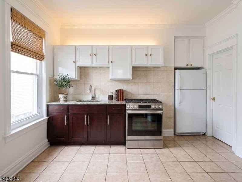 320 Central Ave - Photo 4 of 10