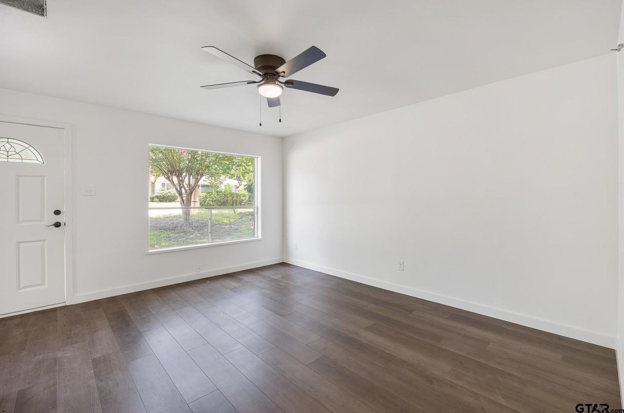 1538 N Hill Ave - Photo 6 of 29