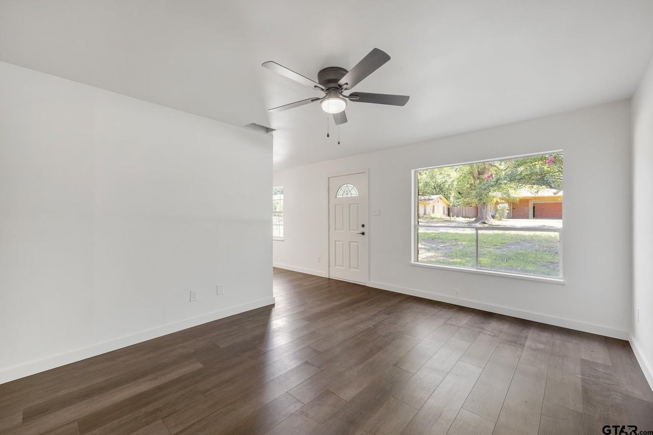 1538 N Hill Ave - Photo 7 of 29