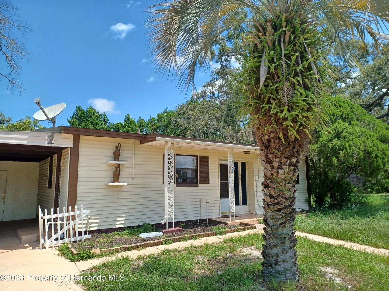 595 Swallow Ln - Photo 2 of 24