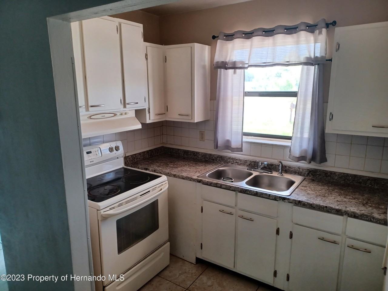 595 Swallow Ln - Photo 4 of 24