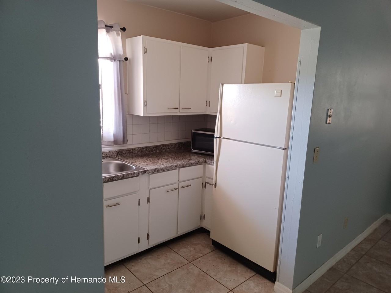 595 Swallow Ln - Photo 5 of 24
