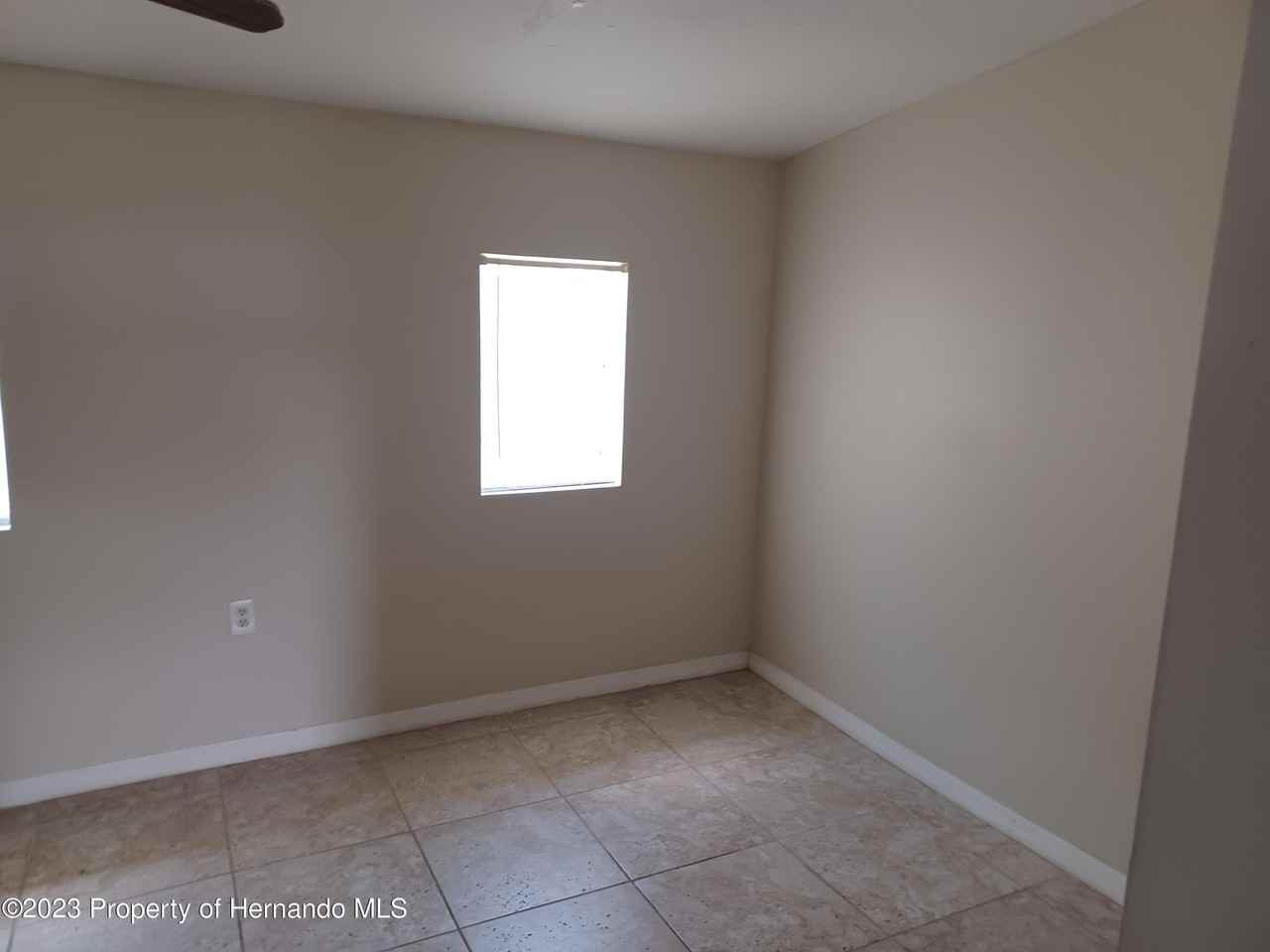 595 Swallow Ln - Photo 7 of 24