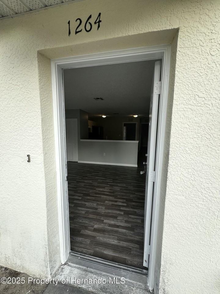 1264 Sylvia Ave - Photo 2 of 10