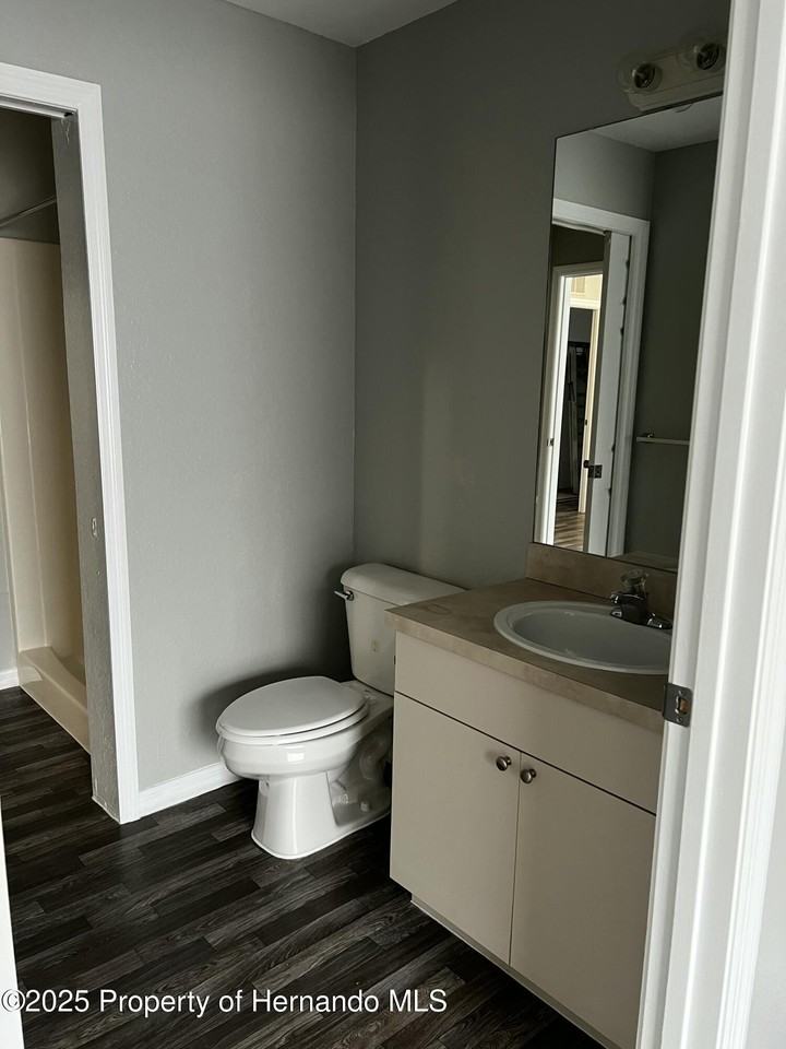 1264 Sylvia Ave - Photo 7 of 10