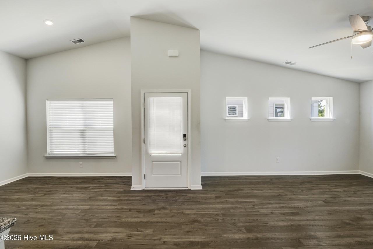 375 Logan St - Photo 4 of 36