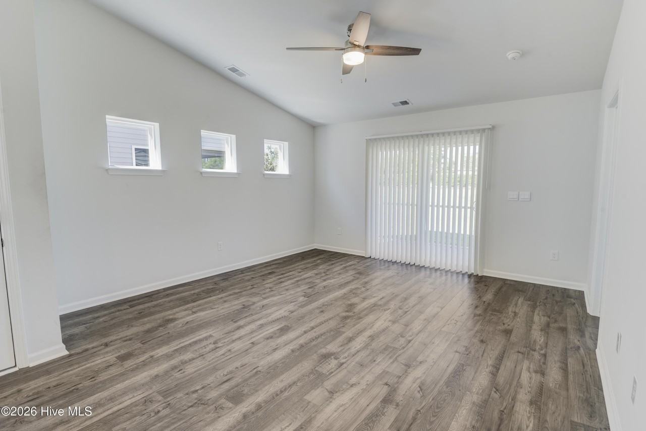 375 Logan St - Photo 5 of 36