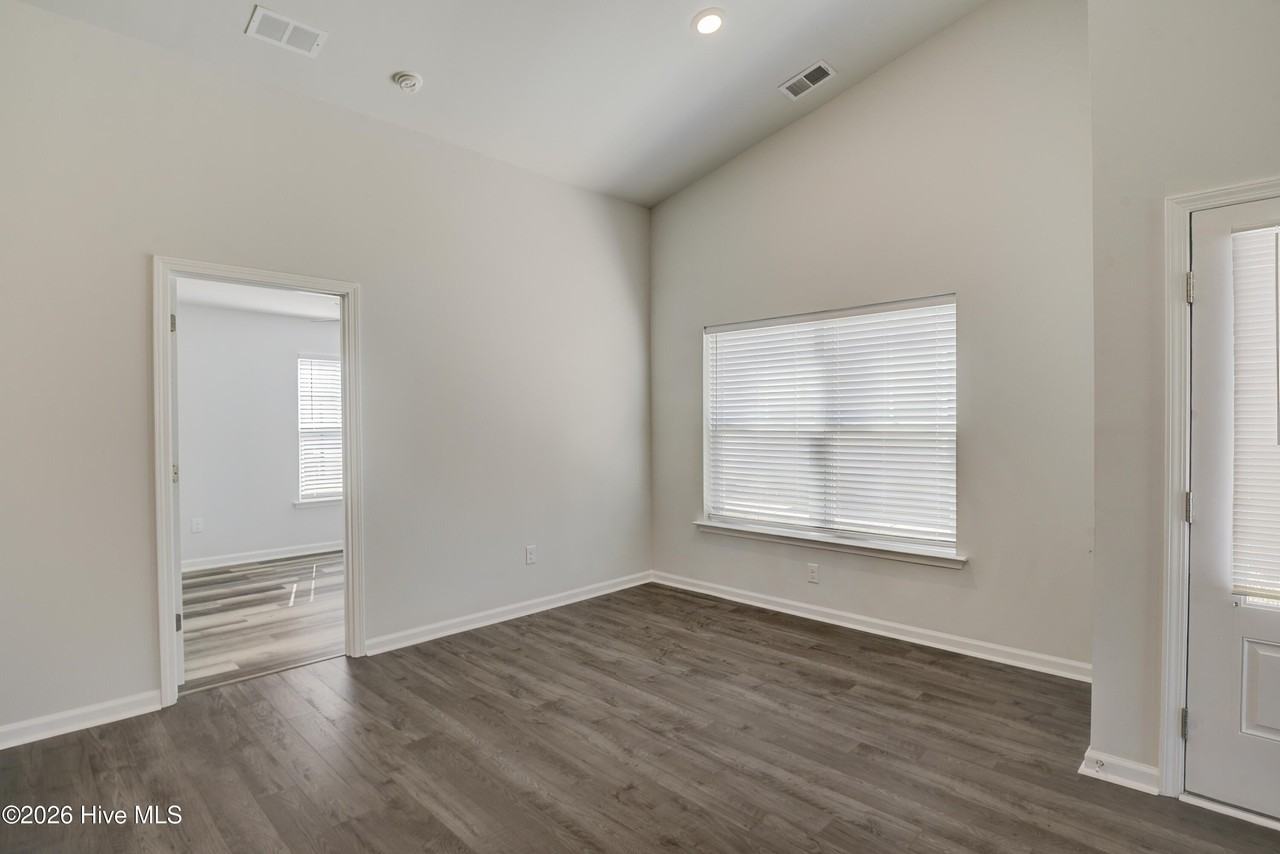 375 Logan St - Photo 7 of 36