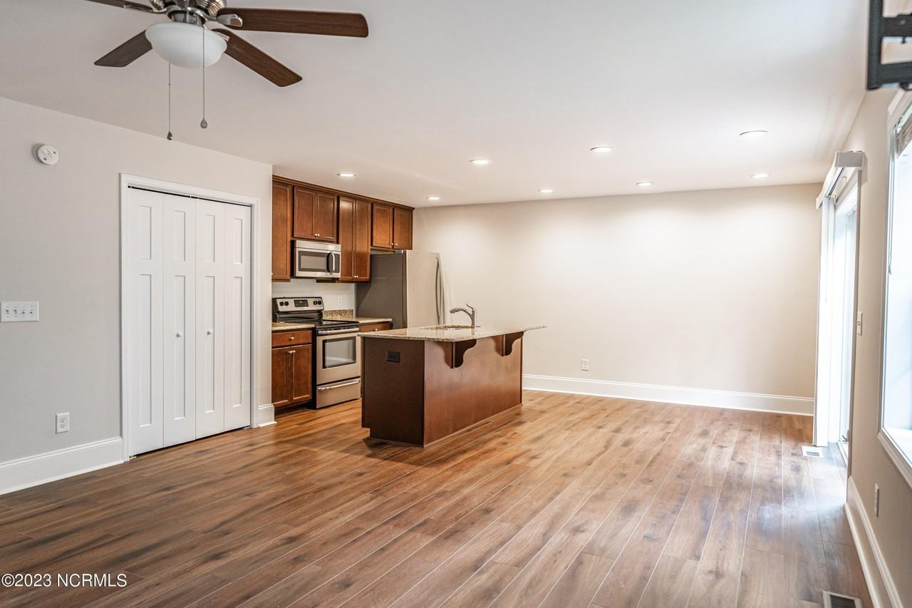 545 N Saylor St - Photo 7 of 19