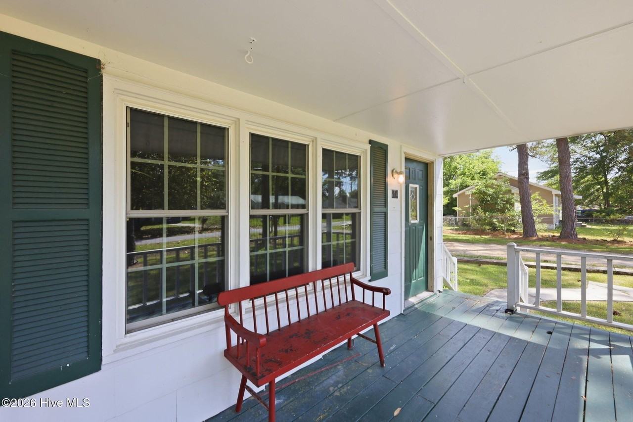 114 Pineview St - Photo 2 of 30