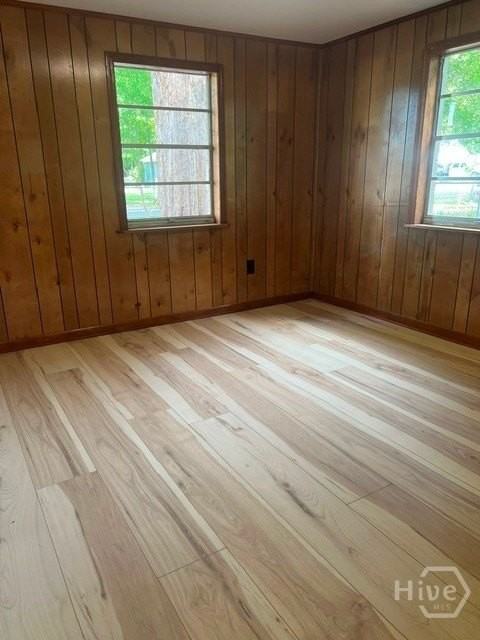 201 Oak St - Photo 4 of 15