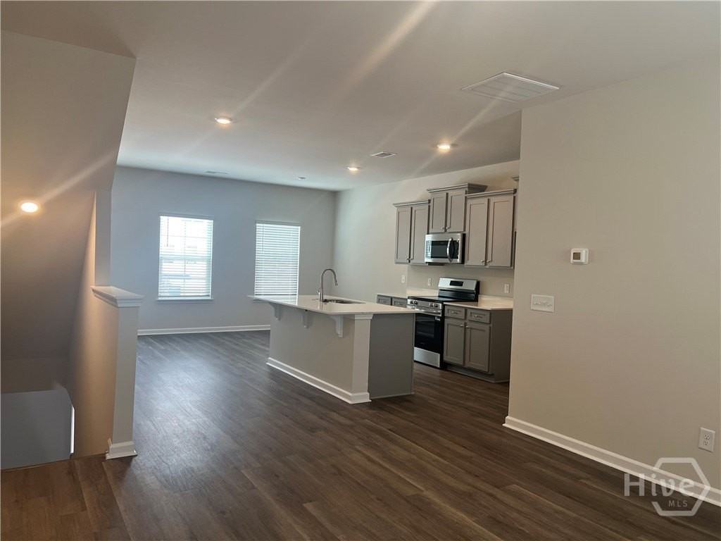 137 Simms Way - Photo 4 of 19